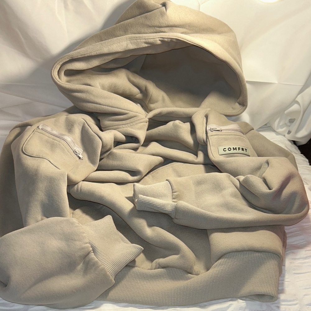 COMFRT small Beige Hoodie with 2 Pocket and a pouch